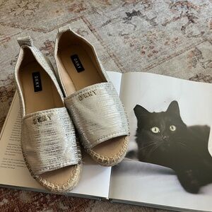 DKNY open toed jute wrapped platform shoes